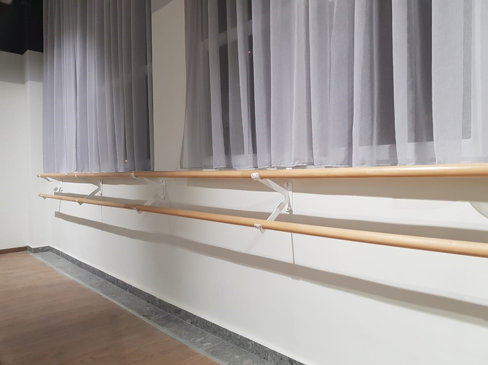 Barra de danza/ ballet de 2 m de longitud con soportes a pared
